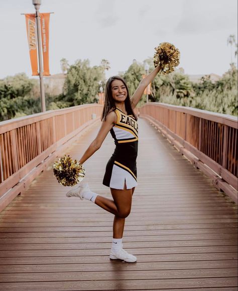 Cheerleader Photo Shoot, One Person Cheer Poses, Individual Cheer Photos, High School Cheer Picture Poses, Cheerleading Pictures Poses, Dance Team Photos Individual, School Cheer Pictures Individual, Cheer Solo Poses, Solo Cheer Picture Poses