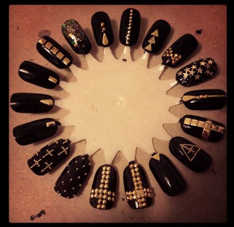 Always blk n gold Studded Nail Art, Nails With Studs, Studs Nails, Nail Studs, Punk Nails, Gothic Nails, Gel Powder, Studded Nails, Inspired Nails