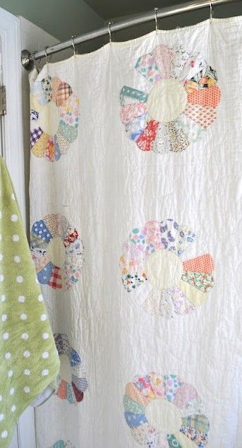 Quilt as a shower curtain Quilted Shower Curtain Ideas, Repurposed Fabric Shower Curtain, Quilt Repurpose, Vintage Shower Curtains, Quilt Decor, Quilted Curtains, Quilt Display, Curtains Ideas, Mom Ideas