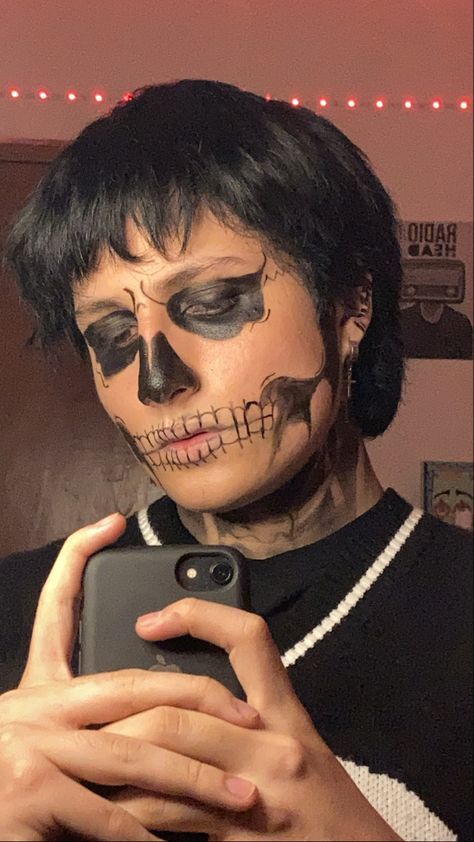 Skeleton Makeup, Alt Makeup, Male Makeup, Skull Makeup, Gender Envy, Crafts Jewelry, Diy Crafts Jewelry, Tim Burton, Spooky Season