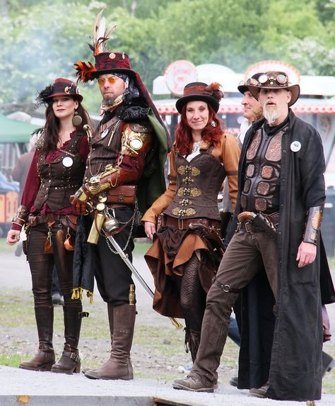 Steam Punk Halloween Costume, Steampunk Couples Costume, Steampunk Costume Male, Steampunk Couple, Steampunk Mode, Steampunk Outfits, Gothic Type, Diy Steampunk, Steampunk Costumes