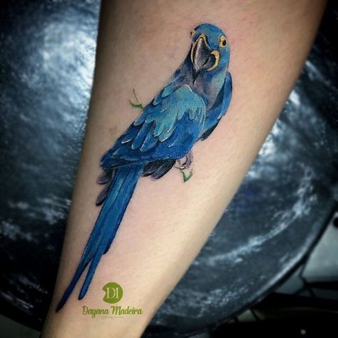 Blue Macaw Tattoo, Brazil Tattoo Ideas, Rainforest Tattoo, Macaw Tattoo, Parrot Tattoo, Ring Tattoos, Aesthetic Tattoo, White Tattoo, Birds Tattoo