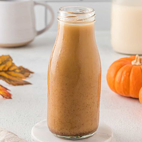 Oat Milk Pumpkin Spice Creamer Pumpkin Spice Creamer Recipe, Pumpkin Coffee Creamer, Best Coffee Creamer, Healthy Coffee Creamer, Oat Milk Recipe, Coffee Creamers, Dairy Free Pumpkin, Creamer Recipe, Pumpkin Spice Syrup