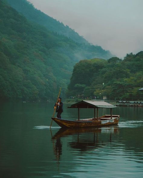 PRIOR’s Instagram profile post: “A man paddling an ayubune, a traditional Japanese river boat, in Kyoto, Japan. Photo by @rowanke. #forthecurious” Luxury Houses Mansions, Traditional Boats, Dream Landscape, Kyoto Travel, Places To Visit In Paris, River Bank, River Boat, Japanese Aesthetic, Kyoto Japan