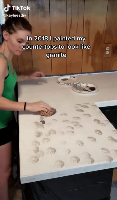 How to Paint Countertops (Without a Kit) - Mama and More Refinishing Countertops Diy, How To Paint Countertops, Refinishing Laminate Countertops, Vinyl Countertops, Painted Granite Countertops, Spray Paint Countertops, Painting Kitchen Counters, Paint Countertops, Faux Granite Countertops