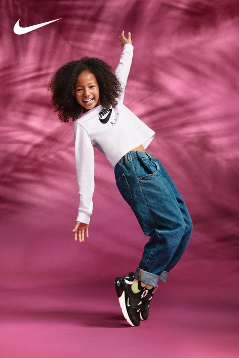 New arrivals for kids. Get all of our latest and greatest footwear and apparel styles for kids—now on Nike.com. Styles For Kids, Shooting Photo, Nike Kids, Sporty Outfits, Mode Vintage, Photoshoot Poses, Zumba, Model Poses, Black Is Beautiful