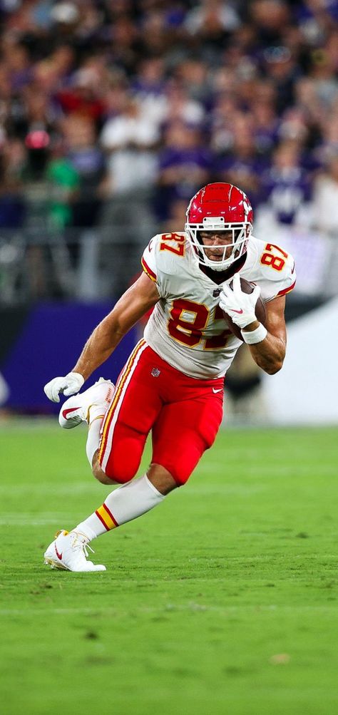 Travis Kelce Wallpaper, Dream Team 2, Kelce Chiefs, Memo Ochoa, Football America, Nhl Wallpaper, Kansas Chiefs, Chiefs Kingdom, Nfl Football Pictures