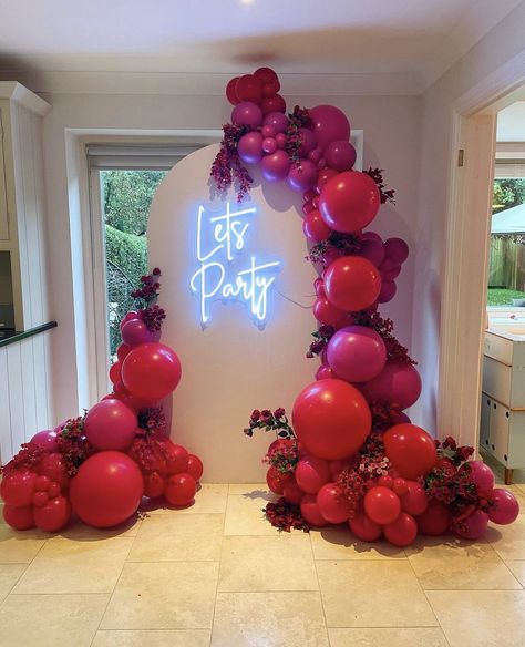 Red Pink White Birthday Decorations, White And Red Balloon Decorations, Red Ballons Decorations, Red Themed Bridal Shower Ideas, Red 30th Birthday Ideas, Ruby Themed Party, Red Party Decorations Elegant, Red Balloon Decorations Birthday, Red Birthday Party Decorations For Women