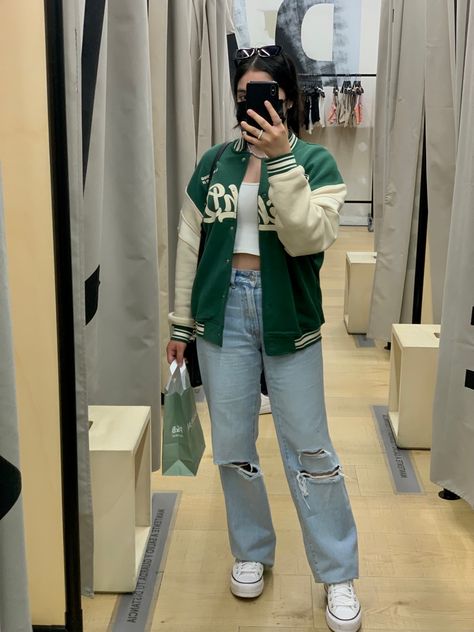 Green Jersey Jacket Outfit, Kpop Varsity Jacket, Aesthetic Varsity Jacket Outfit, Jersey Jacket Outfit Women, Green Baseball Jacket Outfit, Green Sport Outfit, Baseball Jacket Outfit Women, Selfie Mirror Ideas, Green Varsity Jacket Outfit