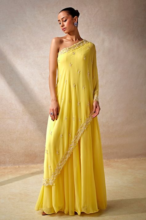 Buy Yellow Georgette Embroidery Pearl Sunkissed Vine Garden Jumpsuit For Women by Studio22 by Pulkita Arora Bajaj Online at Aza Fashions. Indian Readymade Saree, One Sided Sleeve Dress, One Shoulder Haldi Outfit, Jumpsuit Indian Outfit, One Shoulder Suits Indian, Side Open Kurti Designs, One Shoulder Indian Outfits, Indowestern Jumpsuit, Pooja Keyur