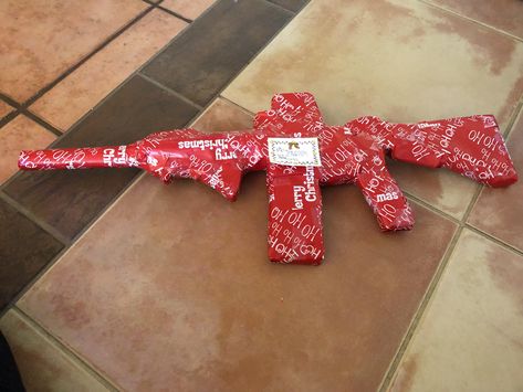 Prank Christmas Wrapping Ideas, Funny Way To Wrap Present, Misleading Gifts, Funny Wrapped Gifts, Wrapping Gifts As Something Else Funny, Gifts Wrapped As Something Else, Wrapping Things Not Even Remotely Close, Crazy Gift Wrapping Ideas, Misleading Gift Wrapping