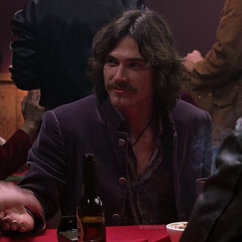 Billy Crudup as Russell Hammond in Almost Famous. • Almost Famous MA15+ ‧ 2000 ‧ 2h 2m • #almostfamous #movie #movies #2000s #00s #outfit #outfits #1970s #70s Russell Almost Famous, Almost Famous Russell Hammond, Russel Almost Famous, Billy Crudup 90s, Billy Crudup Almost Famous, Russell Hammond, Movies 2000s, Billy Crudup, 80s Look