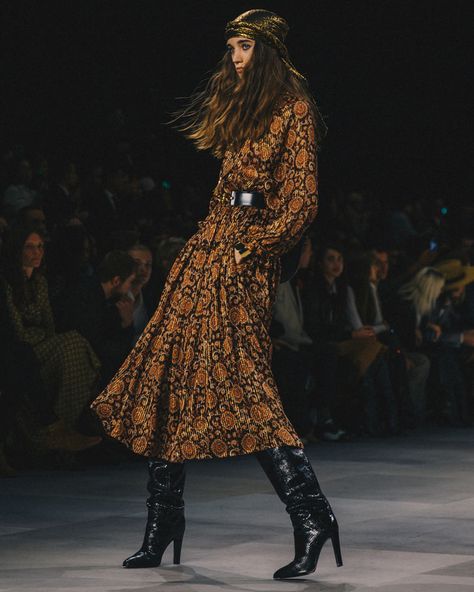 Celine Runway, Celine Ready To Wear, Celine Fashion Show, Celine Fashion, 2020 Runway, Hedi Slimane, Fall Street Style, Runway Show, The 70s