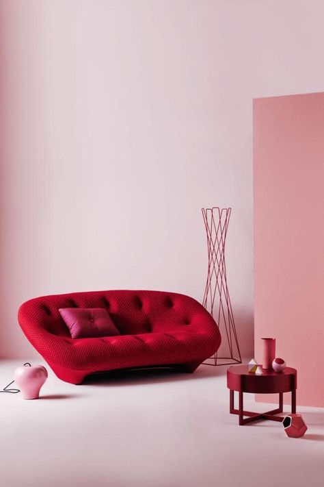 Get the look: pink and red Red Couch, Red Decor, Red Rooms, Hotel Interiors, Pink Interior, Wood Interiors, Pink Room, Boho Interior, Red Design