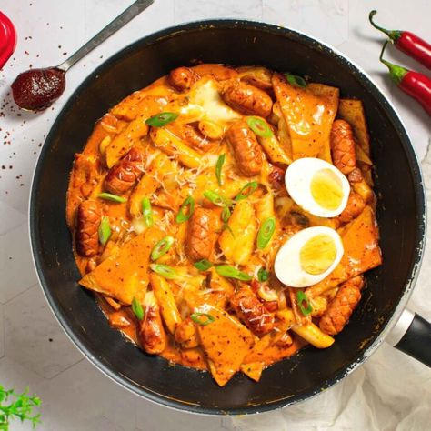 Creamy Rose Tteokbokki Recipe (로제 떡볶이) - SugarYums Sausage Tteokbokki, Rose Tteokbokki, Spicy Rose, Tteokbokki Recipe, Korean Rice Cake, Glass Noodles, Asian Kitchen, Korean Street Food, Asian Flavors