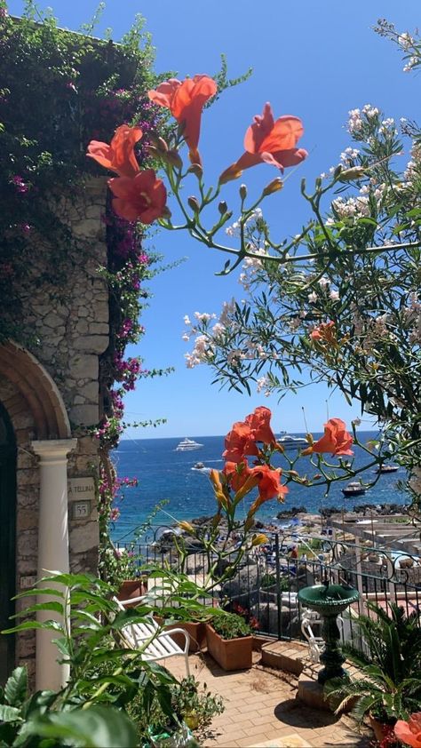 Italian Countryside Wallpaper, Italian Flowers Aesthetic, Summer In Italy Aesthetic Wallpaper, Summer Asethic Photos, European Summer Aesthetic Wallpaper, Italian Summer Wallpaper, Italian Beach Aesthetic, Italian Summer Aesthetic Wallpaper, Summer Asethic