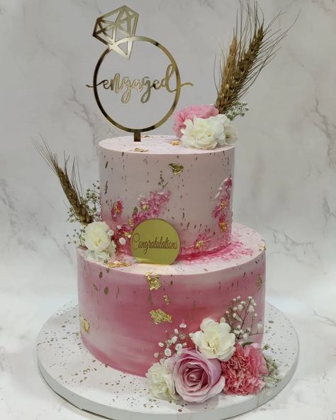 Looking for designer cake ideas to make the sweet tooth worth it? Count on these unique cakes to make your engagement ceremony perfect! Cakes For Engagement, Engagement Cake Images, Wedding Cake Designs Simple, Anniversary Cake Designs, Engagement Party Cake, Designer Cake, Artist Cake, Tiered Cakes Birthday, Cakes To Make