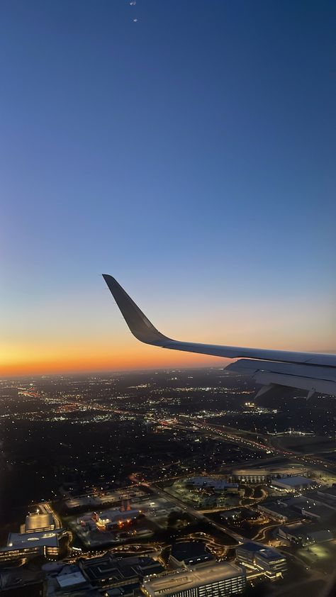 Airplane On Sky, Flight View Window Seats, Plane Pictures Window Seats, Airplane Pictures Window Seats, Flight Window Pics, Plane Window Aesthetic, Flight Pictures, Pilot View, San Diego Airport