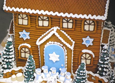 hanukkahhouse3 Christmas Cake Gingerbread, Solvang Bakery, Gingerbread Inspiration, Cardboard Box Houses, Gingerbread Art, Gingerbread Creations, Gingerbread Ideas, Jewish Hanukkah, Gingerbread House Christmas