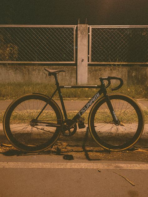 Fixie Bike Aesthetic, Tsunami Fixie, Tsunami Bike, Tsunami Snm100, Brazil Team, Ugly Photos, Cute Dog Wallpaper, Bike Aesthetic, Cristiano Ronaldo Wallpapers