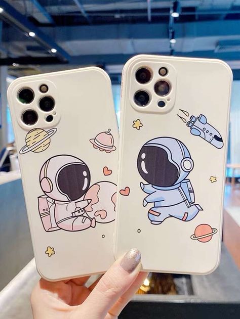 2pack Couple Cartoon Astronaut Phone Case | SHEIN USA Best Friend Covers Phone Cases, Matching Phone Case Ideas, 2 Matching Paintings, Best Friend Phone Cases For 2, Matching Phone Cases Aesthetic, Cute Couple Phone Cases, Case Hp Couple, Couple Phone Cases Aesthetic, Matching Phone Cases For Couples