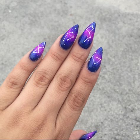 Constellation+Manicures+Are+The+Nail+Art+You+Actually+Want+#refinery29+http://www.refinery29.com/2016/12/131604/constellation-manicures-instagram#slide-12 Constellation Nails, Constellation Nail Art, Constellation Piercings, Cool Nail Art, Web Interface, Halloween Nails, The Cool, Constellations, Piercings