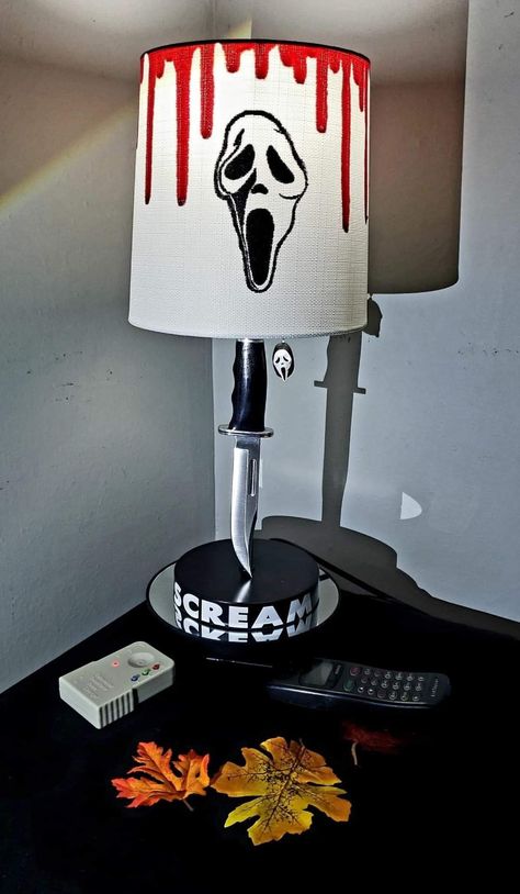 Horror Halloween Decorations, Horror Bedroom, Horror Home Decor, Buck Knife, Horror Room, Scream Ghostface, Standard Lamp, Scream Halloween, Ghostface Scream