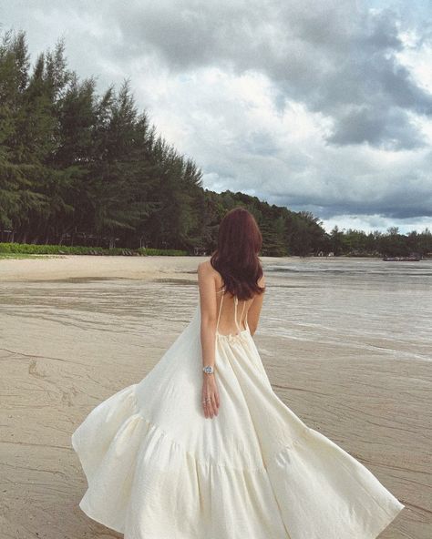 White Dress Poses Instagram, White Dress Beach Photoshoot, Beach Dress Photoshoot, Beach Poses With Dress, Bow Maylada, Beach Photo Inspiration, Debut Photoshoot, Beach Photo Session, Beach White Dress