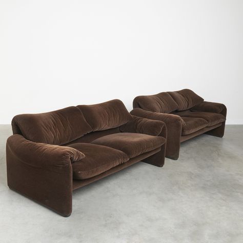 Listed on VNTG.com: Vintage Maralunga lounge sofa by Cassina, 1970s | #vntg #vintage Cassina Maralunga Sofa, Caramel Sofa Living Room Ideas, 80s Couch, 1970s Sofa, Cassina Maralunga, 70s Sofa, Cassina Sofa, 1970s Interior Design, Maralunga Sofa