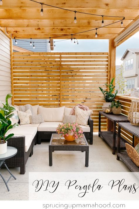 How to Build a Pergola on a Patio with Wood Slat Privacy Screen - Sprucing Up Mamahood Build A Pergola, Ideas Terraza, Cedar Pergola, Building A Pergola, Outdoor Patio Space, Privacy Walls, Privacy Screen Outdoor, Outdoor Privacy, Have Inspiration