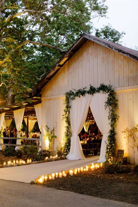 Barn Wedding Reception, Barn Wedding Decorations, Country Theme Wedding, Wedding Lighting, Dream Wedding Venues, Future Wedding Plans, Dream Wedding Ideas Dresses, Rustic Barn Wedding, Cute Wedding Ideas