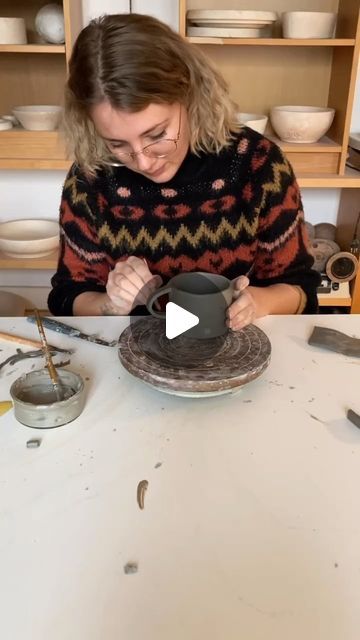 Ceramics Videos on Instagram: "How to make clay mug by @ton.zueg" Clay Coffee Mugs Handmade, How To Make Mugs, How To Make A Ceramic Mug, Pottery Espresso Cups, Clay Coffee Mugs, Ceramics Videos, Mug Clay, Clay Carving, How To Make Ceramic