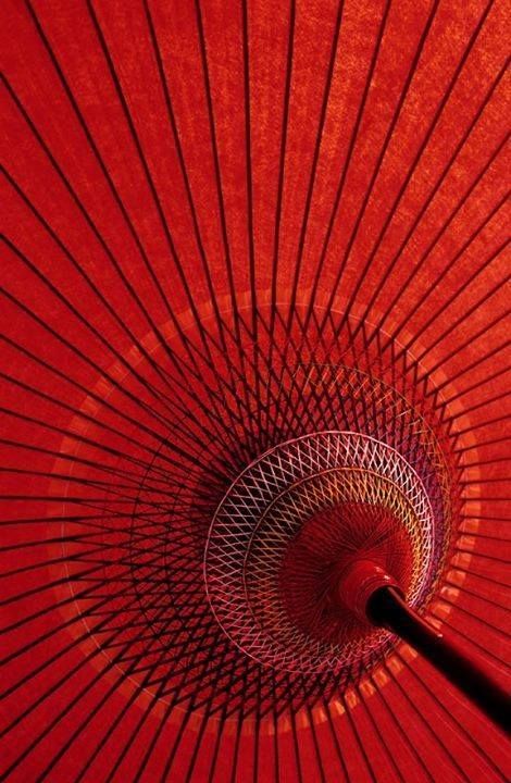 Detail of a red umbrella used in Japanese tea ceremonies performed outdoors. Japanese Umbrella, Umbrella Girl, I See Red, Red Umbrella, Simply Red, Colour Board, Red Vintage, Japanese Tea, Red Aesthetic