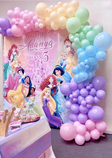 Princess Party Decorations Backdrops, Princess Theme Birthday Party Table Settings, Princess Theme Birthday Backdrop, Disney Princesses Theme Birthday Party, Princess Balloon Arch Disney, Ballon Princess Decoration, Princess Birthday Party Balloons, Disney Princess Dessert Table Ideas, Princess Birthday Balloon Decor