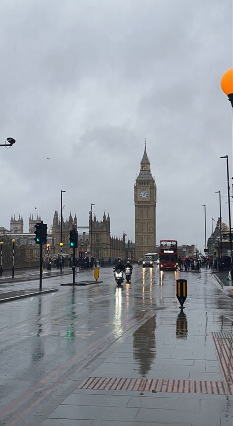 Rainy London Aesthetic, Living In London Aesthetic, London Morning, London In March, Rainy London, London Rain, London Weather, Aesthetic London, London Vibes