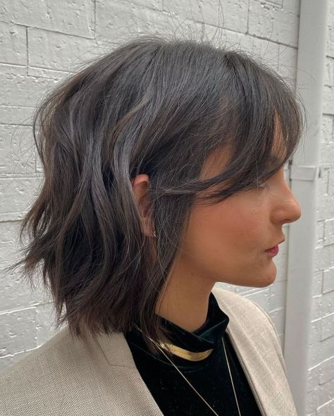 Choppy Bob with Swoopy Bangs Swoopy Bangs, Bob Hairstyle Ideas, Long Bob With Bangs, Short Bobs With Bangs, Trendy Bob Hairstyles, Short Wavy Bob, Choppy Bob Haircuts, Bob Hairstyles With Bangs, Polished Hair