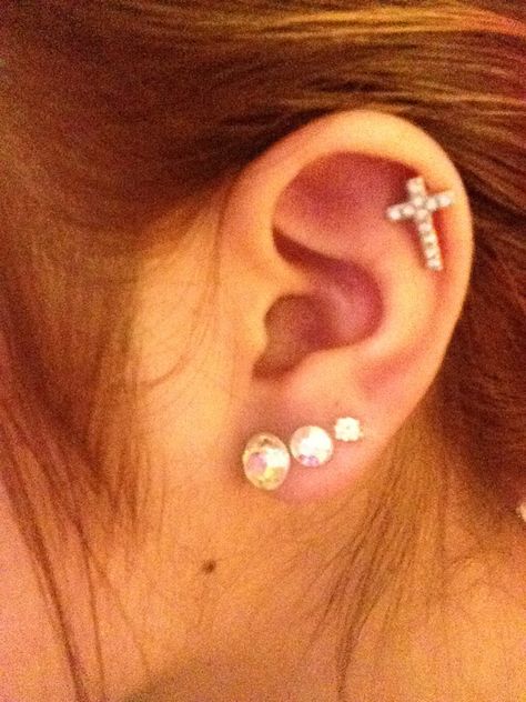 Triples and Cartilage piercings of my own! #triples #cartilage #cross #earring Latina Vibes, Cross Earring, Christian Accessories, Piercing Inspo, Cool Ear Piercings, Pretty Ear Piercings, Cartilage Piercings, Cool Piercings, Cute Ear Piercings