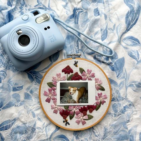 Hilary | Embroidery Artist | 🌻New Pattern🌻 My newest Instax Mini Polaroid photo frame pattern is now available in my Etsy shop! 🧵 Take advantage of 15% off… | Instagram Polaroid Embroidery, Polaroid Photo Frame, Mini Polaroid, Frame Pattern, Polaroid Photo, Polaroid Photos, Heart Frame, 4x6 Photo, Sunflower Wedding