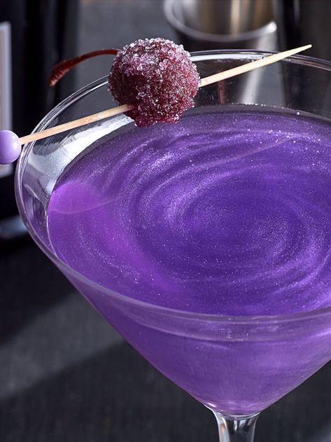 Vegan Halloween Cocktails, Halloween Drinks Aesthetic, Moon Themed Drinks, Coraline Cocktail, Coraline Themed Drinks, Mystical Party Ideas, Shimmer Cocktails, Sparkly Cocktails, Shimmer Drinks