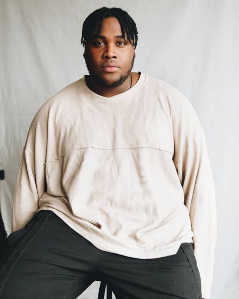 Plus Size Male Model, Pose Guide, Body Positive Photography, Plus Size Male, Men's Portrait Photography, Human Photo, Male Pose, Black Male Models, Chubby Guy