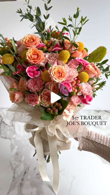 Floral Arrangement Styles, Trader Joe’s Bridal Bouquet, Flower Bouquet Home Decor, Flower Arrangements Easy, Trader Joe’s Fall Flower Arrangement, Trader Joe’s Wedding Bouquet Diy, Trader Joe’s Flowers Wedding, Trader Joe’s Bouquet Diy, Trader Joe Bouquet