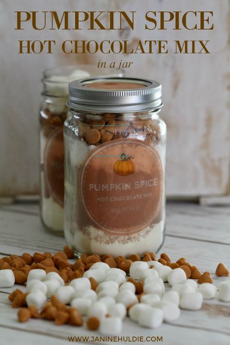 Halloween Mason Jar Crafts, Spiced Hot Chocolate Recipe, Mason Jar Gifts Recipes, Pumpkin Spice Hot Chocolate, Spice Hot Chocolate, Pumpkin Hot Chocolate, Hot Cocoa Mix Recipe, Mix In A Jar, Hot Chocolate Mix Recipe