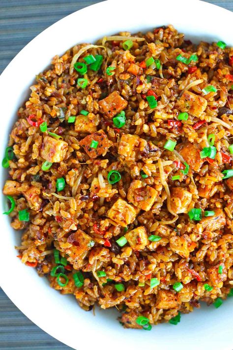 Tofu Spicy, Spicy Fried Rice, Tofu Fried Rice, Tofu Fried, Vegetarian Fried Rice, Vegan Fried Rice, Fried Rice Recipes, Chinese Vegetables, Arroz Frito