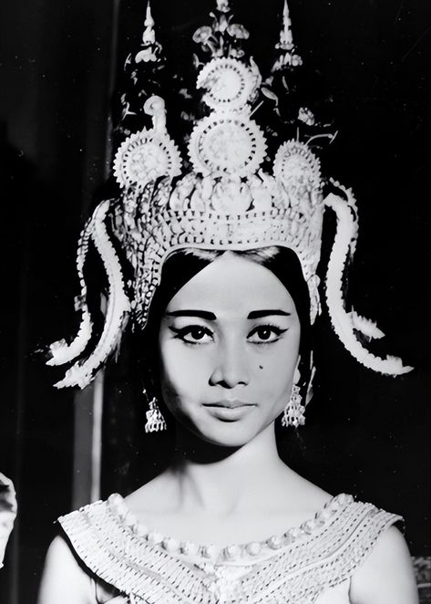 Cambodian Royal Family Princess Norodom Bopha Devi Royal ballet dancer of Cambodia. #Khmer cambodian Culture traditional culture of the ethnic Khmer-Cambodian people who origins came from Cambodia 🇰🇭 Cambodia Traditional Clothing, Cambodian Apsara, Cambodian Culture, Java Sparrow, Dune Film, Collage Project, Cambodian Wedding, Cambodian Dress, Khmer Art