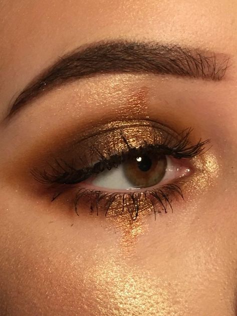 Uploaded by 𝓞𝓱,𝓶𝔂 𝓫𝓮𝓵𝓵𝓪 𝓿𝓲𝓽𝓪!. Find images and videos about fashion, beautiful and style on We Heart It - the app to get lost in what you love. Golden Makeup, Best Makeup Remover, Makeup 2018, Eye Makeup Art, Makeup Pictures, Smokey Eye Makeup, Prom Makeup, Glam Makeup, Love Makeup