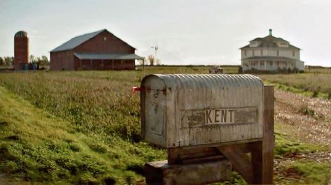 Clark Kent Aesthetic, Kent Aesthetic, Smallville Clark Kent, Kent Farm, Gardens Of Babylon, Tom Welling, Coffee Staining, Clark Kent, Smallville