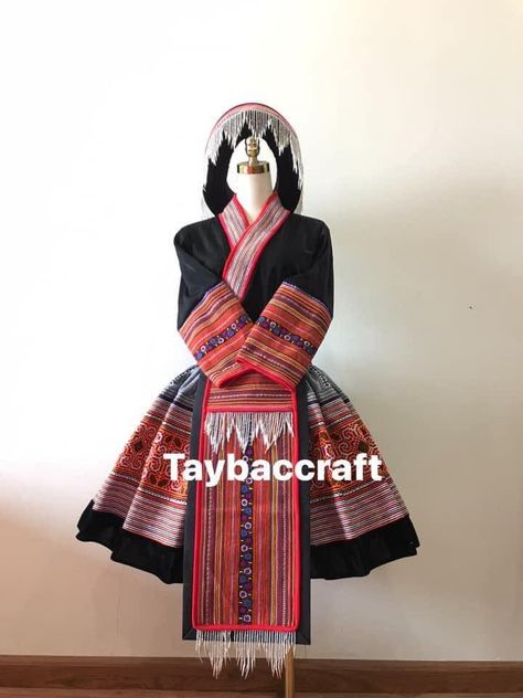 Hmong Vietnamese Outfit, Modern Hmong Clothes, Hmong Traditional Clothing, Apron Waist, Shirt Apron, Hmong Fashion, Ethnic Clothes, Hmong Clothes, Thai Clothes