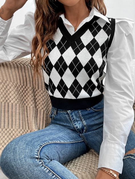 Argyle Pattern Crop Sweater Vest Without Blouse Adrette Outfits, Vest Outfits For Women, Preppy Mode, Sweater Vest Outfit, Stile Preppy, Argyle Print, Argyle Sweater Vest, Pullover Outfit, Sweater Vests