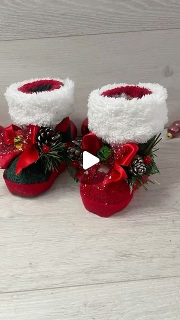 Christmas Crafts Socks, Sock Crafts Christmas, Christmas Crafts With Socks, Santa Boots Diy Christmas Decor, Christmas Gift Decorating Ideas, Snowmen Diy Crafts, Christmas Socks Craft, Christmas Boots Diy, Christmas Boots Decoration