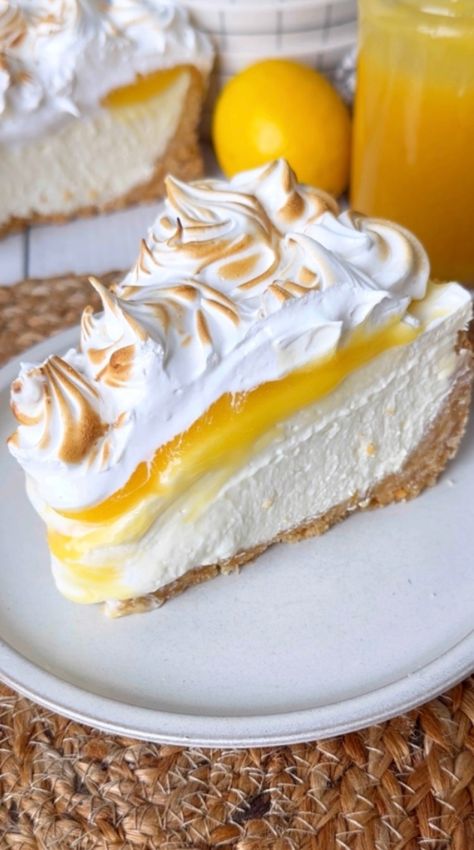 lmc1 Meringue Cheesecake, Sweet Monkey, No Bake Lemon, Lemon Meringue Cheesecake, Lemon Cakes, Ultimate Cookies, Delicious Deserts, Delectable Desserts, Lemon Meringue Pie